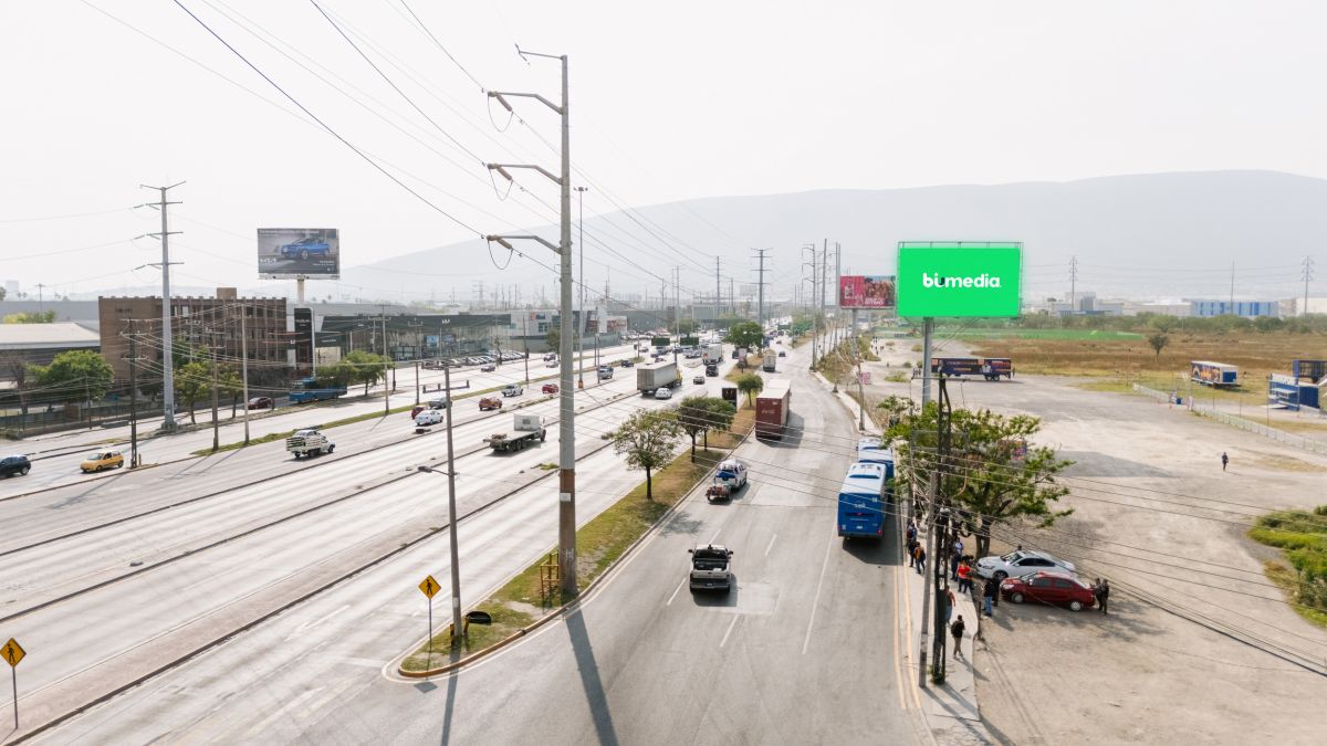 Sendero y Universidad Escobedo, Frontal
