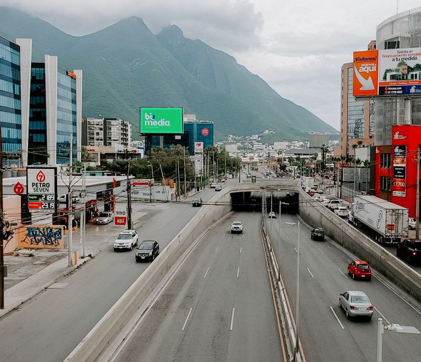 Revolución Fte a Plaza  Nuevo Sur