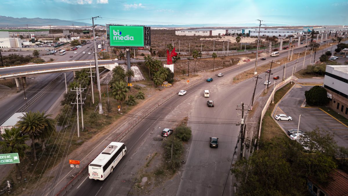 Miguel Alemán y Blvd Aeropuerto, Frontal