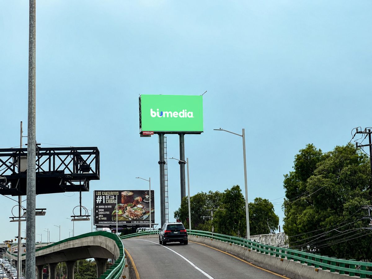 Lomas Verdes 896 y Periferico Sur